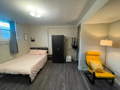 1 studio unit - Bathurst/Lawrence - All utilities, wifi, parking Image# 10