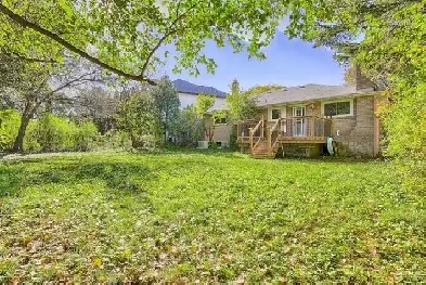 Detached house in Finch/Leslie for rent Image# 8