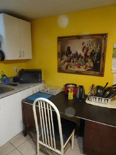 Nice, bright room in the good house, safe area. Image# 2