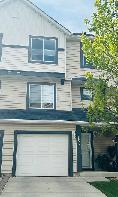 Well-maintained Townhouse Image# 1