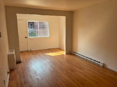 Métro Viau: Grand 2 1/2 avec électros, internet et stationnement Image# 1