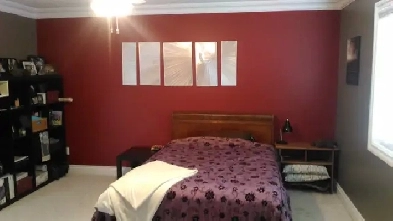 $700-Leduc Bright and LARGE MASTER BEDROOM Image# 5