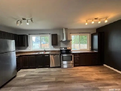 3 bedroom, 1 bath with Central AC - main floor for rent Image# 1