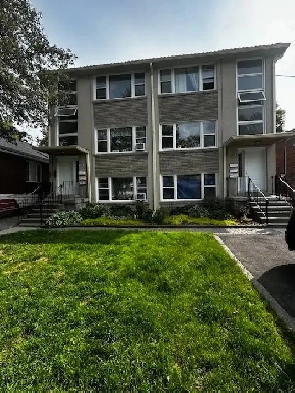 For Rent Fully Renovated Apartment Lakeshore/Parklawn Image# 3