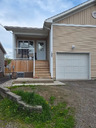 Prescott ON 3 bedroom 1 bathroom INCLUSIVE Image# 2