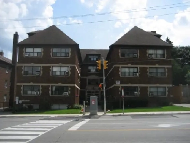 Large 1 Bedroom For Rent Image# 2