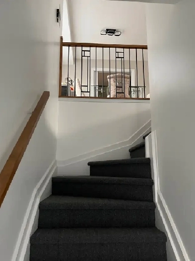 Beau 3 chambres, tout meublé, incluant vaisselle si nécessaire. Image# 15
