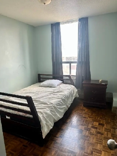 Room 4Rent Etobicoke Near Kipling Subway Female Only Image# 1