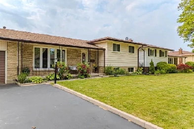 Welcome to this beautifully maintained side-split home! Image# 6