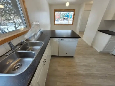 Charming & Modern Half Duplex Near Hospital & Downtown Image# 1