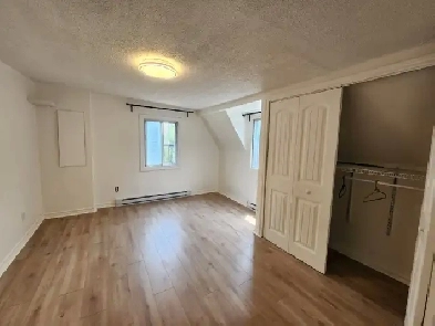 4 1/2 Style CONDO avec sa cour privée - Rénové -  1er Juillet Image# 2