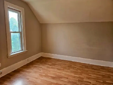 Upper 3 bedroom unit in Downtown Kitchener! Image# 6