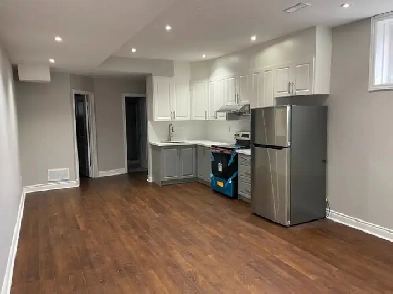 Beautiful 2 Bed/1 Bath / Private Entrance & Laundry Basement Apt Image# 3