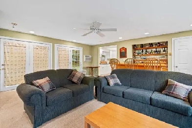 Furnished 1-Bedroom Beachfront House– AC,Wi-Fi, Laundry, Parking Image# 4