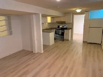 Lease 1 Br   Den ( LOW PRICE) Image# 2