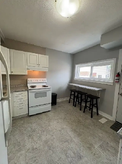 5 bedroom student rental house Image# 9