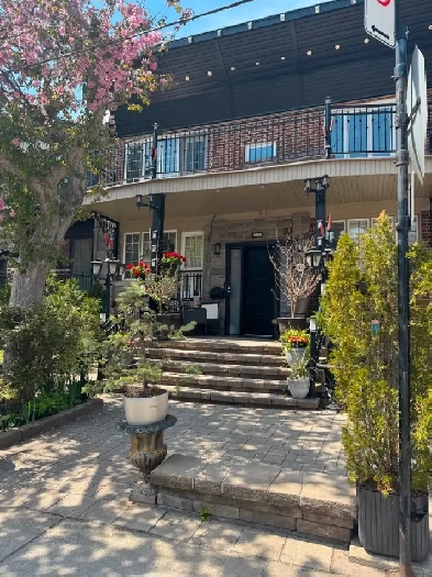 À LOUER GRAND 6 ½ APPARTEMENT RÉNOVÉ 2IÈME ÉTAGE 1380 PI.CA. Image# 1