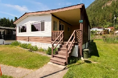 3 bedroom, 2 bathroom mobile home in Tappen, BC Image# 1