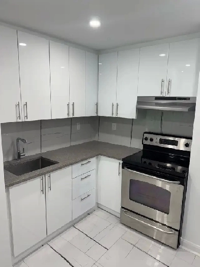 Appartement 5 1/2 semi-meublé situé à rosemont . Inclus internet Image# 1