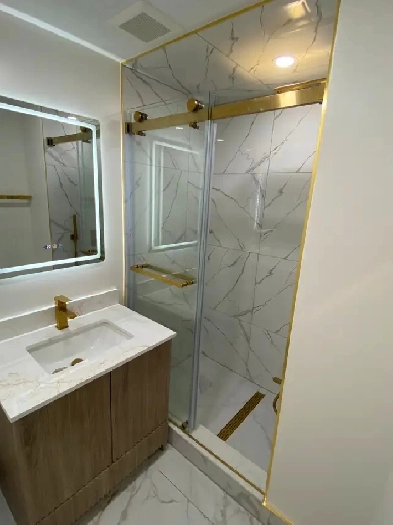 bright/clean fully renovated room QEW/ErinMillsPkwy from Now Image# 7