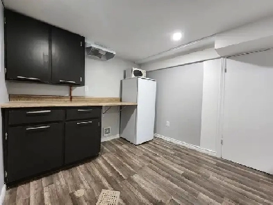 300m to Uni Campus, ALL INC cleaners wifi utilities A/C furnitur Image# 1
