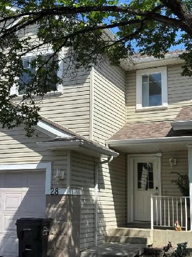 duplex 3 bedrooms, 2.5 bathrooms in Westend Image# 2