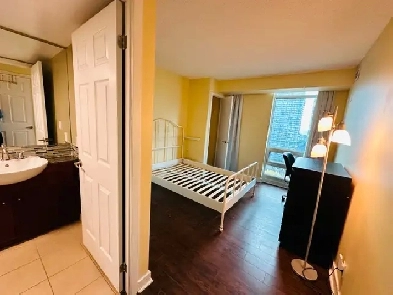 Front/Spadina Furnished Master/Private Bathroom Jule 1st Image# 5