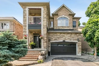 ✨EXCEPTIONAL 4 2 BDRM EXECUTIVE HOME IN THE HEART OF COURTICE! Image# 4
