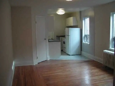 FREE Month! Eglinton and Mt Pleasant - Renovated Image# 7