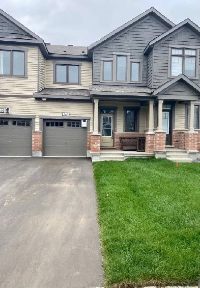 3 BED 3 BATH TOWNHOUSE RENTAL IN STITTSVILLE/KANATA Image# 4