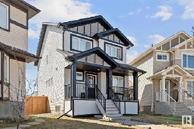 Modern 3-Bed Den Upper Suite w/ Jacuzzi & Luxury Finishes LEDUC Image# 10