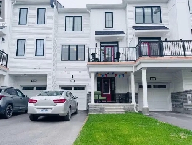Modern 2-bedroom townhome in Richmond! - $2450 Image# 3