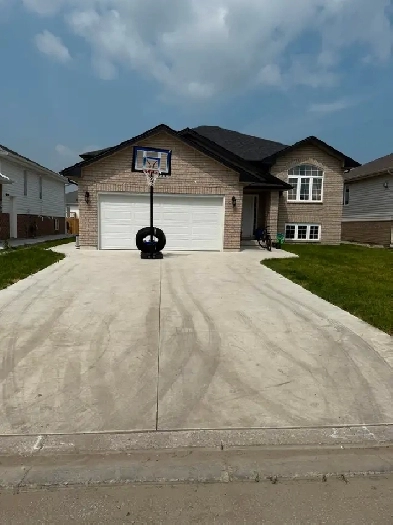 394 Magnolia Lane, Lakeshore ON Image# 1