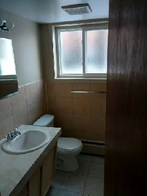 Large One Bedroom Apt near Rockway Golf Course – Newly Renovated Image# 1