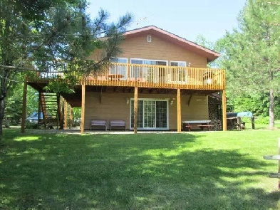 Chalet bord de l’eau St-Zénon à louer. 1h30 de Montréal !! Image# 1