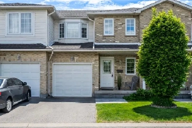Steps from Lake Ontario 3 Bed, 2 Bath Townhouse Stoney Creek Image# 1