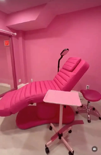 Private Room for Rent Inside All-Pink Lashed Toronto Beauty Salo Image# 4