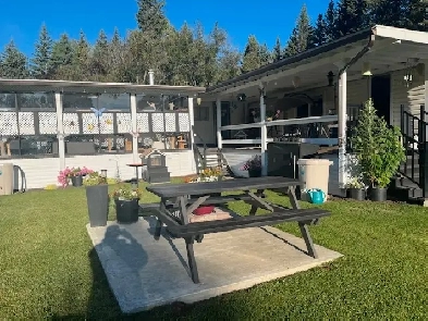 Beautiful Home on 15 Acres Near Fort Assiniboine Image# 3