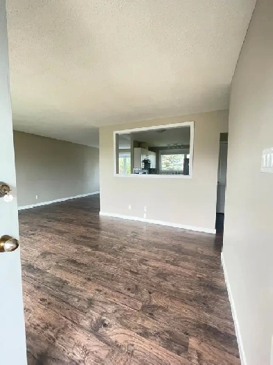 North side Glengarry park 3bedroom main floor for rent Image# 12