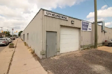 1860 sf Wellington Ave Warehouse Image# 3