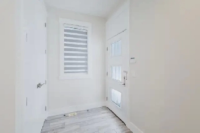 3 Bedroom 2.5Bathroom Main floor in Mckernan area for rent Image# 8