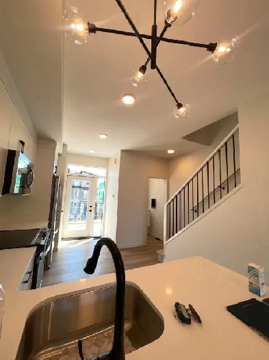 Brand new townhouse in Keswick for rent Image# 9