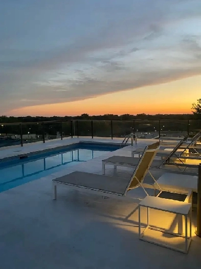 aubaine/ great deal - 31/2 condo chambre fermée/ closed bedroom Image# 1