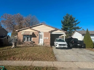 Barrie, great 2 level 2 bedroom, 2 car parking, utilities includ Image# 1