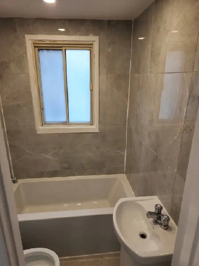 1 BDRM verdun - Renovated Image# 5
