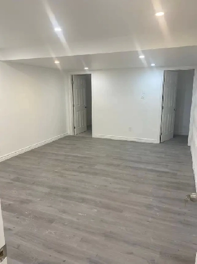 Un 3 trois et Demi Entièrement Rénové Image# 2