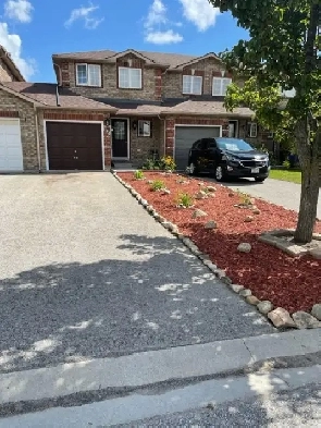 3 bedroom 2 washroom townhouse for rent in Barrie Image# 1