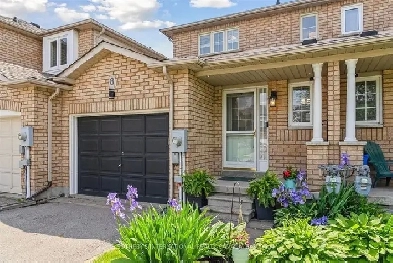 Bright and Airy 3 Bedroom Freehold Townhome Ready To Move In! Image# 1