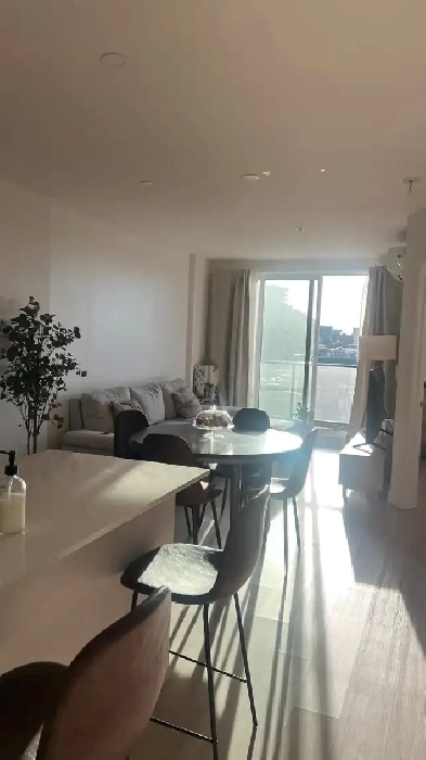 ✨ 3 1/2 Moderne | Vue   Gym   Stationnement – Galeries d’Anjou Image# 1