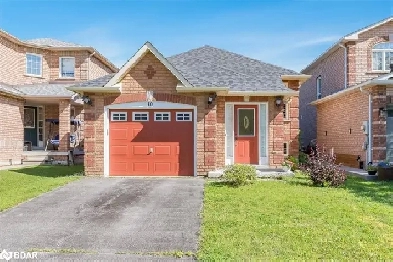 Stunning Two Bedroom Bungalow For Rent Image# 1